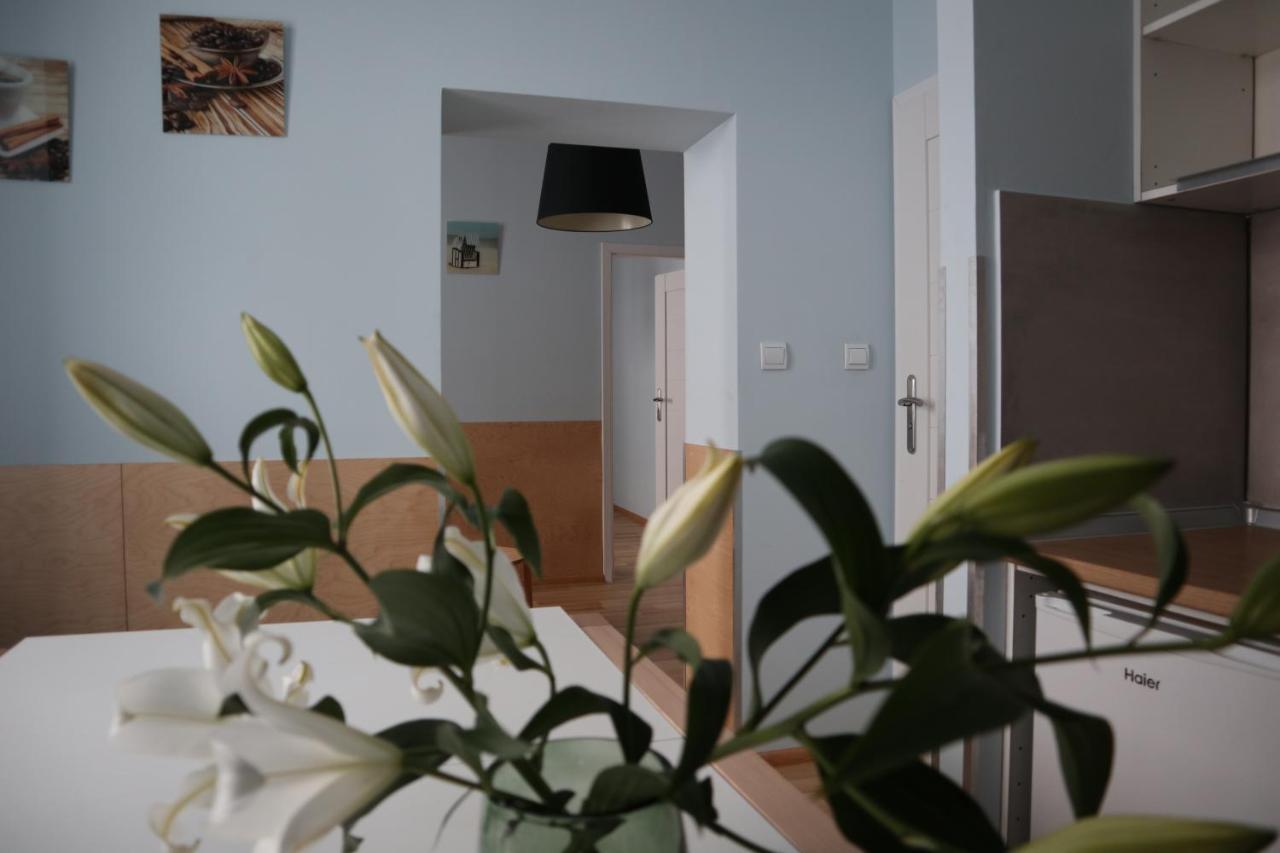 One More Night Apartment, Old Town Apartament *